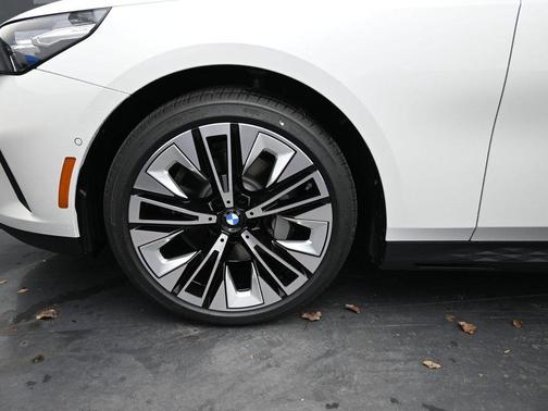 White Metallic 2026 BMW 530 i