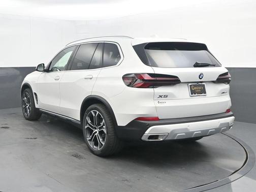 Alpine White 2026 BMW X5 sDrive40i