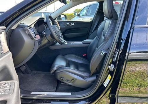 Onyx Black Metallic 2023 Volvo XC60 B5 Ultimate Dark Theme