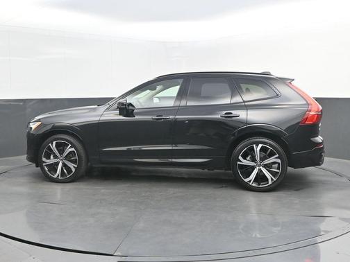 Onyx Black Metallic 2023 Volvo XC60 B5 Ultimate Dark Theme
