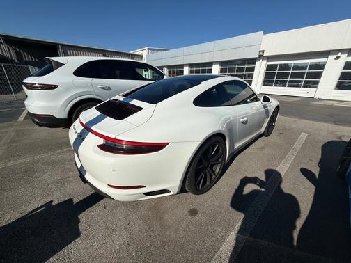 2018 Porsche 911 Carrera