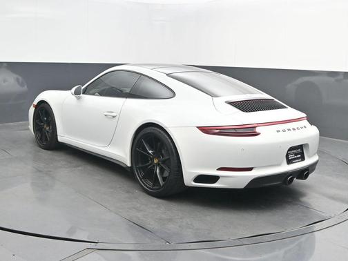 2018 Porsche 911 Carrera 4