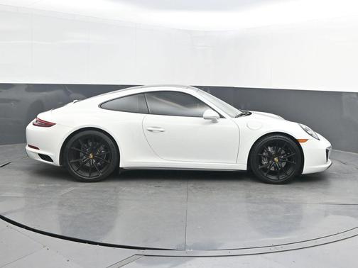 2018 Porsche 911 Carrera 4