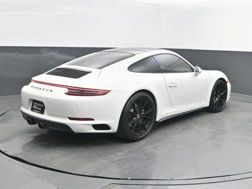 2018 Porsche 911 Carrera 4