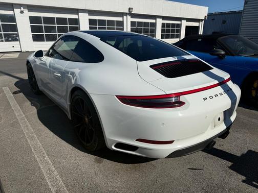 2018 Porsche 911 Carrera