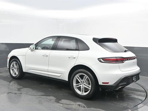 2022 Porsche Macan Base