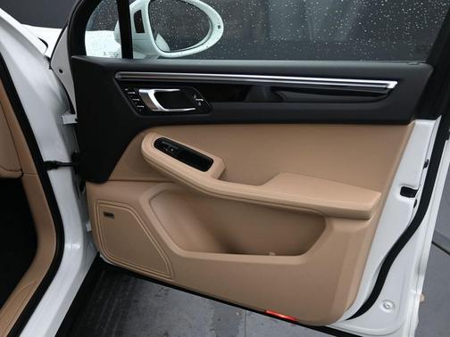 2022 Porsche Macan Base