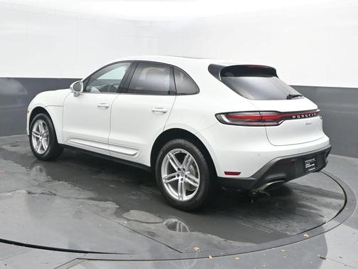 2022 Porsche Macan Base