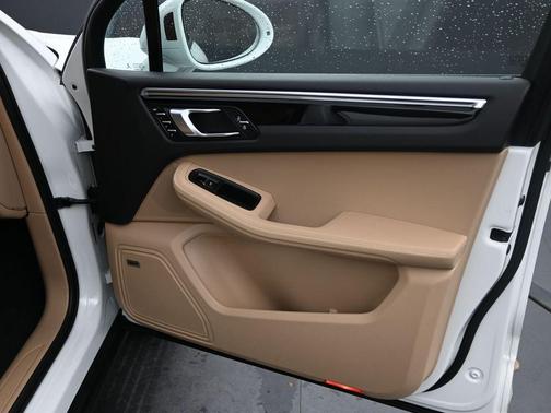 2022 Porsche Macan Base