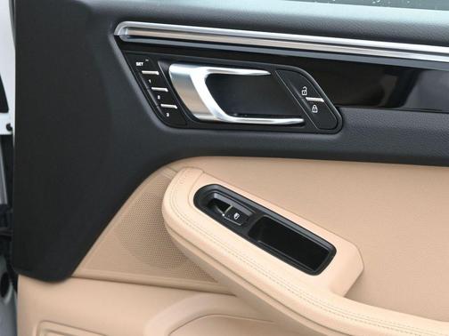 2022 Porsche Macan Base