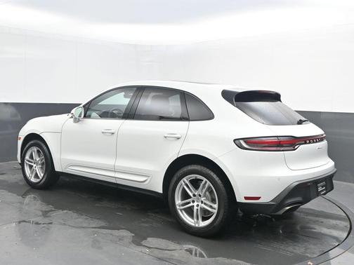 2022 Porsche Macan Base