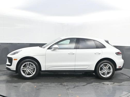 2022 Porsche Macan Base