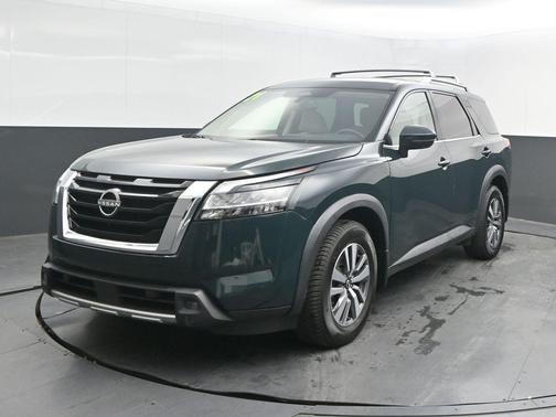 2022 Nissan Pathfinder SL
