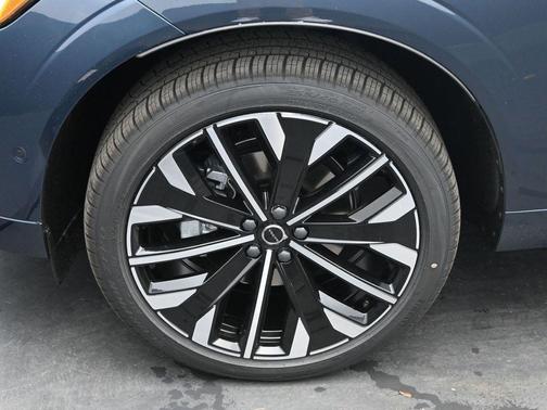 Denim Blue Metallic 2026 Volvo XC60 B5 Ultra