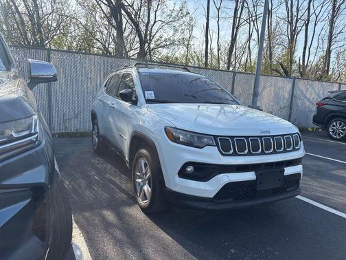 Bright White Clearcoat 2022 Jeep Compass Latitude