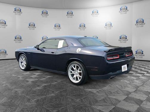 Pitch Black Clearcoat 2019 Dodge Challenger SXT
