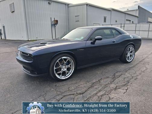 Pitch Black Clearcoat 2019 Dodge Challenger SXT