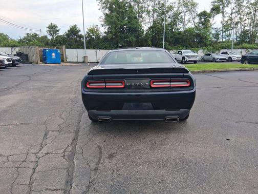 Pitch Black Clearcoat 2019 Dodge Challenger SXT