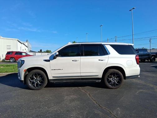 White Frost Tricoat 2022 GMC Yukon Denali