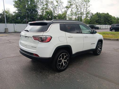 Bright White Clearcoat 2024 Jeep Compass Limited
