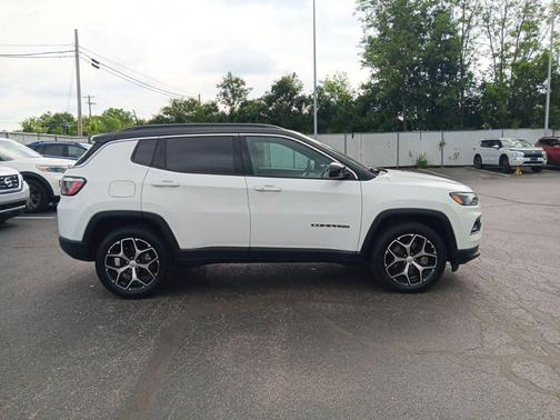 Bright White Clearcoat 2024 Jeep Compass Limited
