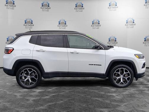Bright White Clearcoat 2024 Jeep Compass Limited