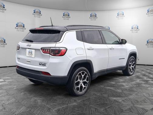 Bright White Clearcoat 2024 Jeep Compass Limited