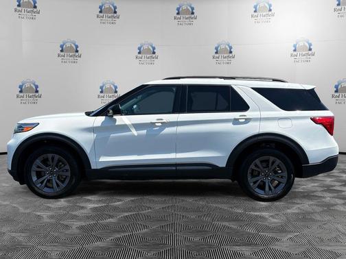 Star White Metallic Tri-Coat 2023 Ford Explorer XLT