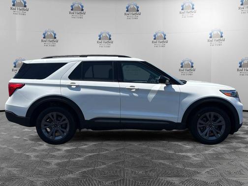 Star White Metallic Tri-Coat 2023 Ford Explorer XLT
