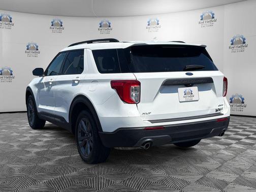 Star White Metallic Tri-Coat 2023 Ford Explorer XLT