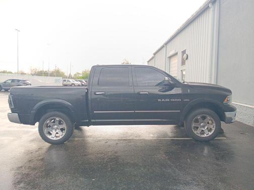 Brilliant Black Crystal Pearlcoat 2011 Dodge Ram 1500 Laramie