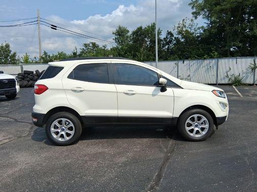 Diamond White 2022 Ford EcoSport SE
