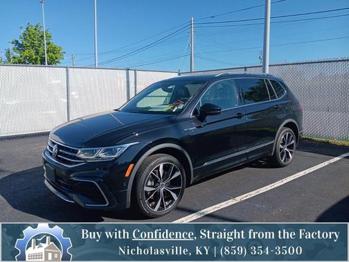 Deep Black 2023 Volkswagen Tiguan 2.0T SEL R-Line 4MOTION