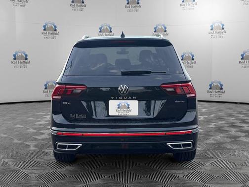 Deep Black 2023 Volkswagen Tiguan 2.0T SEL R-Line 4MOTION
