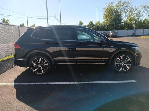 Deep Black 2023 Volkswagen Tiguan 2.0T SEL R-Line 4MOTION