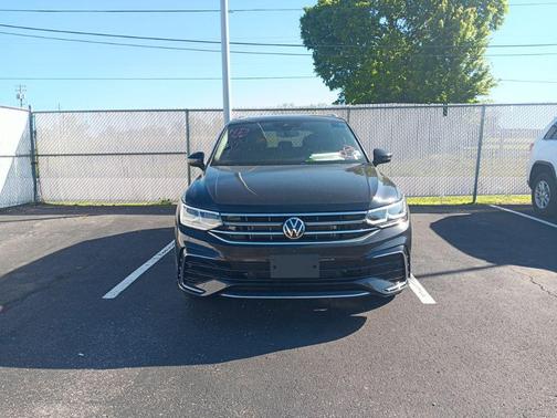 Deep Black 2023 Volkswagen Tiguan 2.0T SEL R-Line 4MOTION