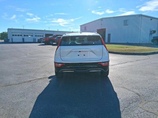 Snow White Pearl 2023 Kia Niro EV Wind