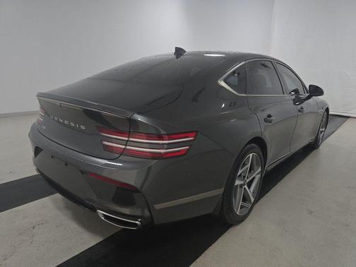 Makalu Gray 2023 Genesis G80 2.5T RWD