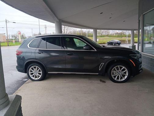Dark Graphite Metallic 2023 BMW X5 xDrive40i