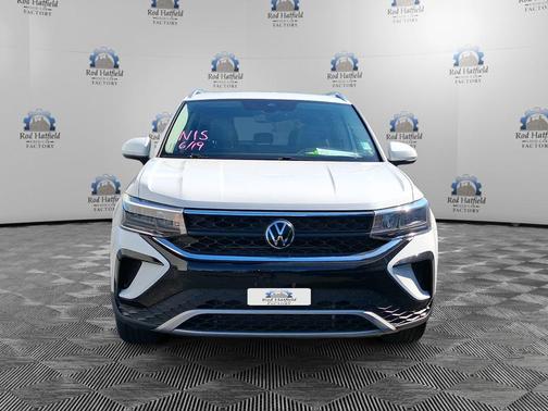 Pure White 2022 Volkswagen Taos 1.5T SE