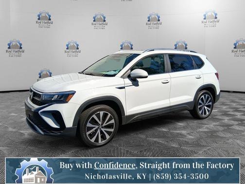 Pure White 2022 Volkswagen Taos 1.5T SE