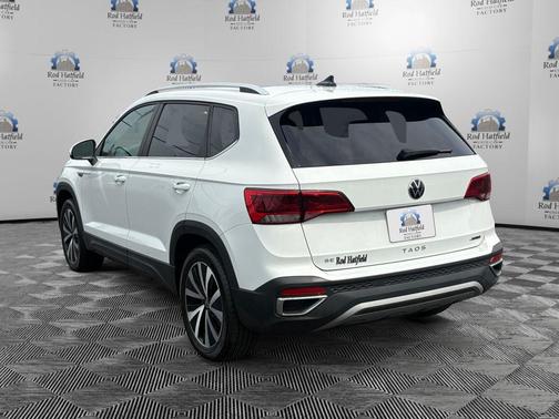 Pure White 2022 Volkswagen Taos 1.5T SE