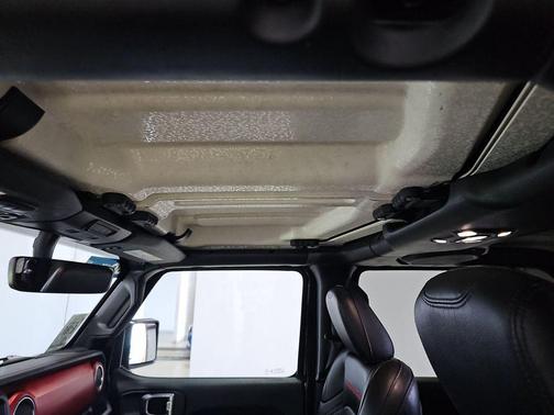 Black Clearcoat 2021 Jeep Gladiator Rubicon