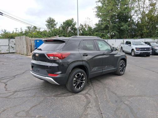 Mosaic Black Metallic 2023 Chevrolet Trailblazer LT