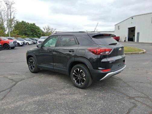 Mosaic Black Metallic 2023 Chevrolet Trailblazer LT