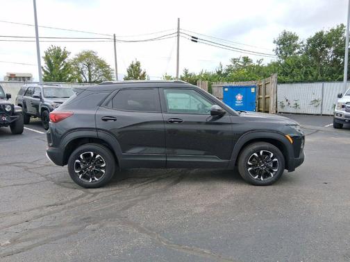 Mosaic Black Metallic 2023 Chevrolet Trailblazer LT