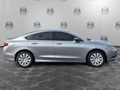 Billet Silver Metallic Clearcoat 2017 Chrysler 200 LX