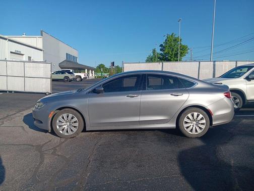 Billet Silver Metallic Clearcoat 2017 Chrysler 200 LX