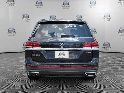 Deep Black 2022 Volkswagen Atlas 2.0T SE w/Technology 4MOTION
