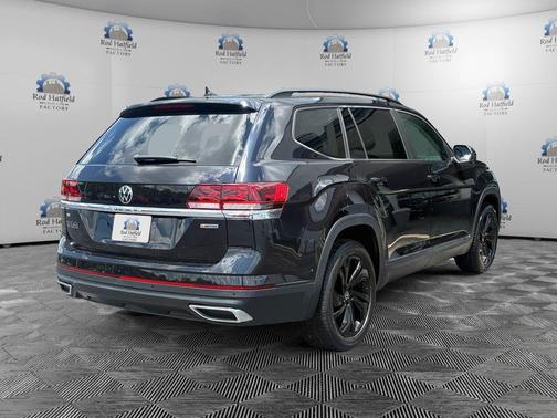 Deep Black 2022 Volkswagen Atlas 2.0T SE w/Technology 4MOTION